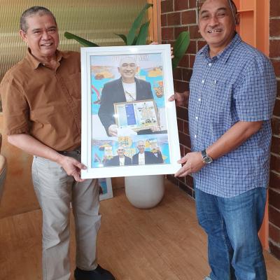 Syukuran Buku Alat Berat, Menikmati Kepala Kakap